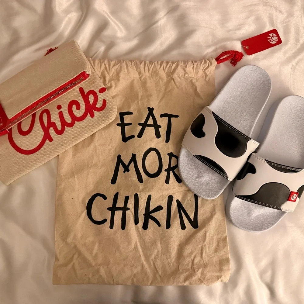 Chick-fil-A Cow Slides + Cooler Pouch + “Eat Mor Chikin” Tote (NWT) - Picture 2 of 12